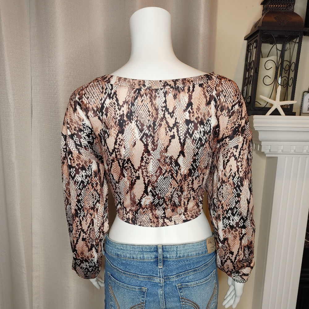 SHEIN SNAKESKIN PRINT TWIST FRONT CROP TOP L - Picture 4 of 7